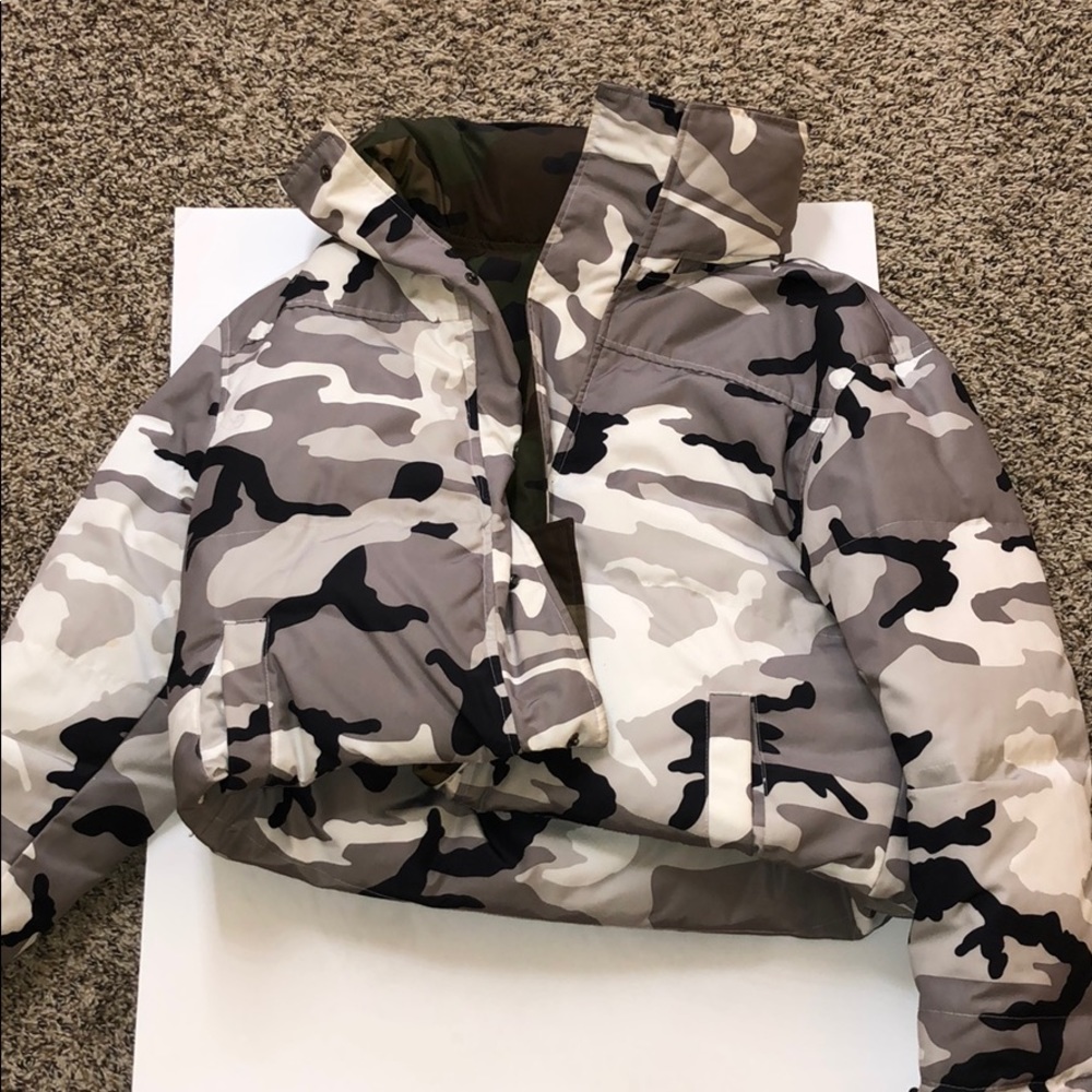 Iconic reversible Camo puffer jacket